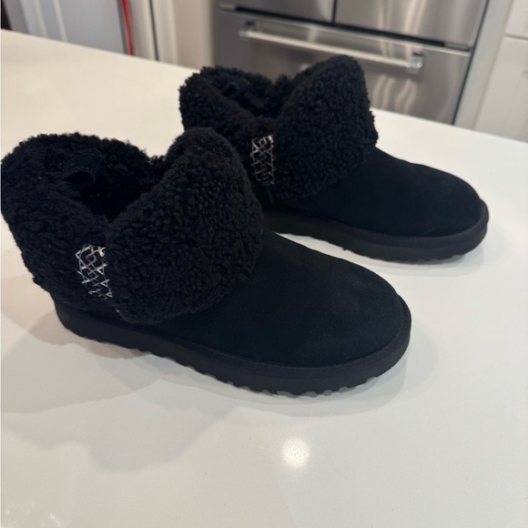 UGG Ultra Mini Braid Boot - Picture 5 of 7